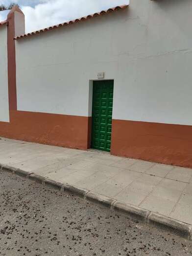 Imagen de los baños del cementerio de San Gregorio (Foto TA)